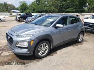 2018 Hyundai Kona SE z VIN KM8K12AA4JU147260, wystawiony jako Copart lot #56314305 z przebiegiem 100 910 mil mil oraz Szkoda całkowita • Salvage title. Historia ofert i sprzedaży dostępna na DreamBid. Obrazek 1.