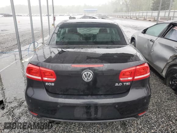 ✅ 2013 Volkswagen Eos Lux • VIN: WVWFW8AH3DV005858 • Lot: 51748545. Wystawiony na Copart z przebiegiem 76 624 mil. Bezpłatny archiwum sprzedaży aukcyjnych z USA i szczegółowy raport historii pojazdu na DreamBid. Zdjęcie 6.