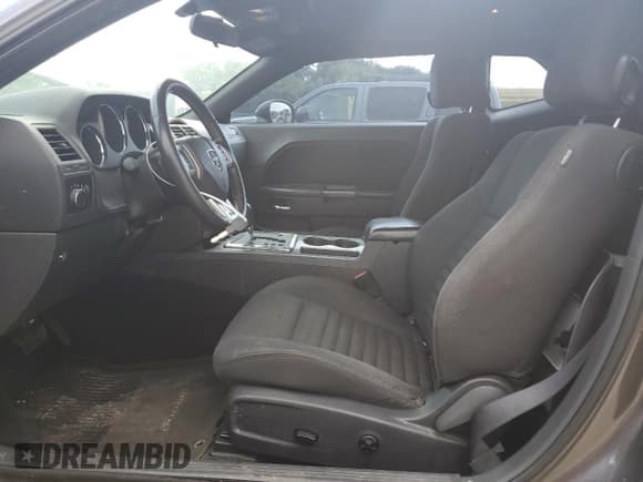 ✅ 2014 Dodge Challenger SXT • VIN: 2C3CDYAGXEH180235 • Lot: 69299324. Wystawiony na Copart z przebiegiem 145 454 mil. Bezpłatny archiwum sprzedaży aukcyjnych z USA i szczegółowy raport historii pojazdu na DreamBid. Zdjęcie 7.