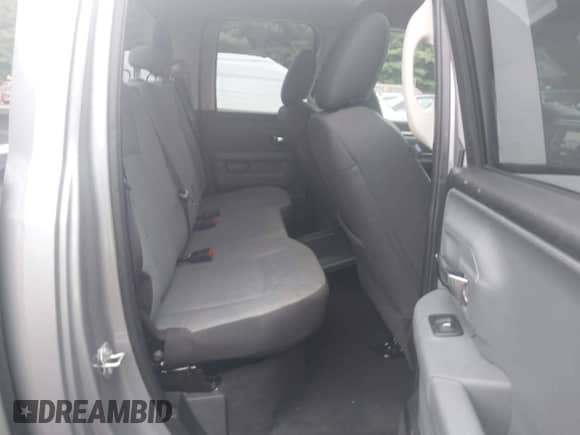 2024 Ram 1500 SLT z VIN 1C6RR6GG2RS135931, wystawiony jako IAAI lot #42509523 z przebiegiem 27 074 mil mil oraz . Historia ofert i sprzedaży dostępna na DreamBid. Obrazek 8.