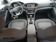 ✅ 2019 Hyundai Ioniq • VIN: KMHC65LD1KU159429 • Lot: 45765555. Wystawiony na Copart z przebiegiem 80 319 mil. Bezpłatny archiwum sprzedaży aukcyjnych z USA i szczegółowy raport historii pojazdu na DreamBid. Zdjęcie 8.