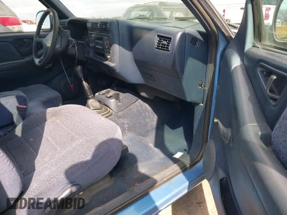 ✅ 1996 Chevrolet S-10 LS • VIN: 1GCCS1943T8226302 • Лот: 41879195. Опубликован ранее на IAAI с пробегом 337 835 миль. Бесплатный доступ к архиву аукционных продаж из США и подробный отчёт об истории автомобиля на DreamBid. Изображение 5.