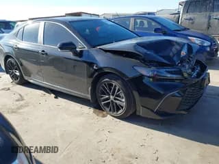 ✅ 2025 Toyota Camry SE • VIN: 4T1DAACK5SU130218 • Лот: 43901509. Опубликован ранее на IAAI с пробегом 17 339 миль. Бесплатный доступ к архиву аукционных продаж из США и подробный отчёт об истории автомобиля на DreamBid. Изображение 1.