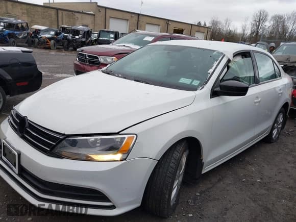 ✅ 2015 Volkswagen Jetta SE • VIN: 3VWD17AJ3FM298805 • Lot: 43700047. Wystawiony na IAAI z przebiegiem 131 342 mil. Bezpłatny archiwum sprzedaży aukcyjnych z USA i szczegółowy raport historii pojazdu na DreamBid. Zdjęcie 17.