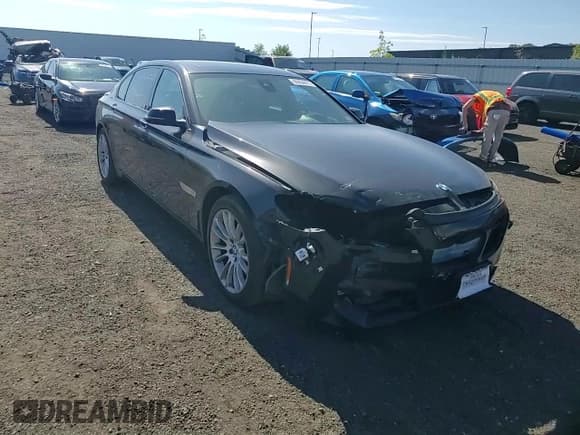 ✅ 2013 BMW 7 Series 750Li xDrive • VIN: WBAYF8C53DDE59075 • Lot: 69854475. Wystawiony na Copart z przebiegiem Nie podano. Bezpłatny archiwum sprzedaży aukcyjnych z USA i szczegółowy raport historii pojazdu na DreamBid. Zdjęcie 13.