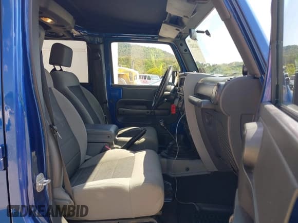 ✅ 2009 Jeep Wrangler Unlimited X • VIN: 1J4GA39119L744575 • Lot: 43126921. Listed on IAAI with 74,010 mi. Free auction sales archive from the USA and detailed vehicle history report at DreamBid. Image 5.