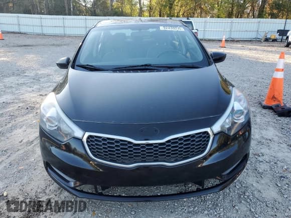 ✅ 2015 Kia Forte LX • VIN: KNAFK4A65F5303203 • Lot: 92439285. Wystawiony na Copart z przebiegiem 176 708 mil. Bezpłatny archiwum sprzedaży aukcyjnych z USA i szczegółowy raport historii pojazdu na DreamBid. Zdjęcie 5.