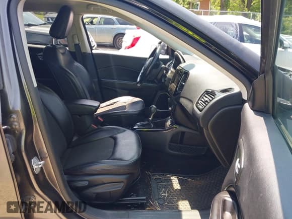 ✅ 2019 Jeep Compass Latitude • VIN: 3C4NJCBB1KT844217 • Lot: 42383746. Listed on IAAI with 123,938 mi. Free auction sales archive from the USA and detailed vehicle history report at DreamBid. Image 5.