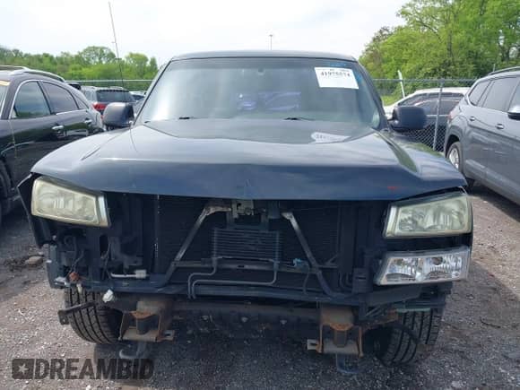 2004 Chevrolet Silverado 1500 z VIN 1GCEC14T24Z201973, wystawiony jako IAAI lot #41975574 z przebiegiem 127 796 mil mil oraz . Historia ofert i sprzedaży dostępna na DreamBid. Obrazek 12.