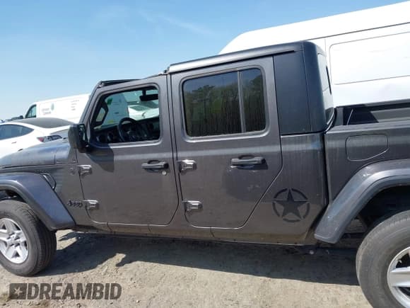 ✅ 2022 Jeep Gladiator Willys Sport • VIN: 1C6HJTAG4NL168041 • Лот: 41886627. Опубликован ранее на IAAI с пробегом 23 301 миль. Бесплатный доступ к архиву аукционных продаж из США и подробный отчёт об истории автомобиля на DreamBid. Изображение 14.