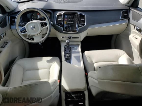 ✅ 2022 Volvo XC90 Momentum • VIN: YV4102PK7N1815575 • Lot: 85293725. Listed on Copart with 28,604 mi. Free auction sales archive from the USA and detailed vehicle history report at DreamBid. Image 8.