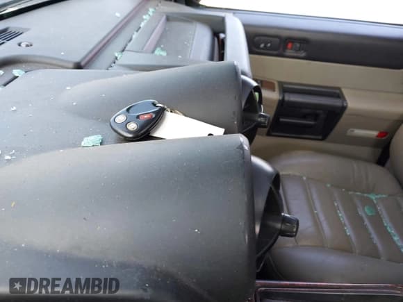 ✅ 2005 Hummer H2 SUV • VIN: 5GRGN23UX5H101905 • Lot: 42731518. Wystawiony na IAAI z przebiegiem 155 401 mil. Bezpłatny archiwum sprzedaży aukcyjnych z USA i szczegółowy raport historii pojazdu na DreamBid. Zdjęcie 11.