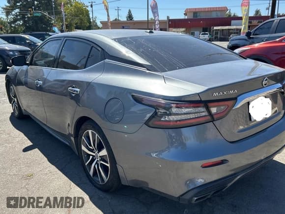 ✅ 2019 Nissan Maxima Platinum • VIN: 1N4AA6AV9KC360826 • Lot: 71081625. Wystawiony na Copart z przebiegiem 120 786 mil. Bezpłatny archiwum sprzedaży aukcyjnych z USA i szczegółowy raport historii pojazdu na DreamBid. Zdjęcie 3.
