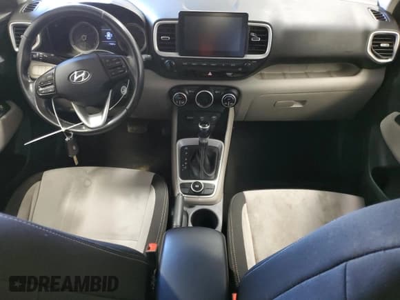 ✅ 2021 Hyundai Venue SEL • VIN: KMHRC8A36MU108896 • Lot: 45399595. Wystawiony na Copart z przebiegiem 110 681 mil. Bezpłatny archiwum sprzedaży aukcyjnych z USA i szczegółowy raport historii pojazdu na DreamBid. Zdjęcie 8.