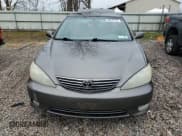 ✅ 2005 Toyota Camry LE • VIN: 4T1BE30K35U547577 • Lot: 93272735. Wystawiony na Copart z przebiegiem 235 351 mil. Bezpłatny archiwum sprzedaży aukcyjnych z USA i szczegółowy raport historii pojazdu na DreamBid. Zdjęcie 5.