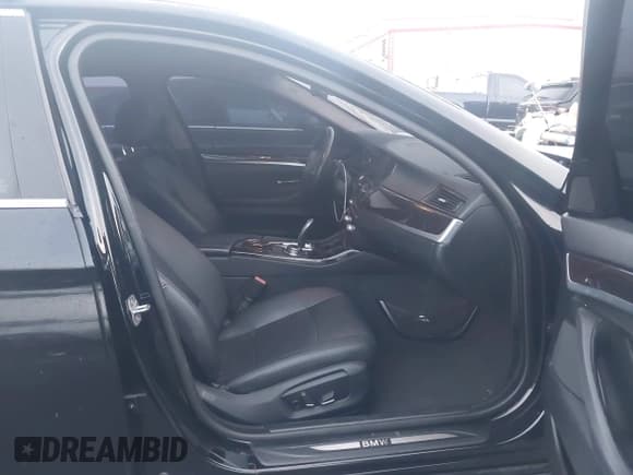 ✅ 2014 BMW 5 Series 535i • VIN: WBA5B1C58ED484624 • Lot: 43576139. Listed on IAAI with 138,590 mi. Free auction sales archive from the USA and detailed vehicle history report at DreamBid. Image 5.