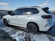 ✅ 2022 BMW X5 M • VIN: 5YMJU0C05N9J55013 • Lot: 44905095. Wystawiony na Copart z przebiegiem 23 048 mil. Bezpłatny archiwum sprzedaży aukcyjnych z USA i szczegółowy raport historii pojazdu na DreamBid. Zdjęcie 2.