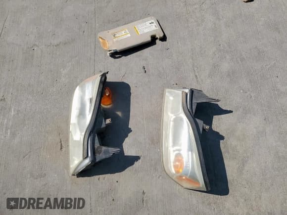 ✅ 2006 Saturn VUE • VIN: 5GZCZ53476S810168 • Lot: 53257285. Wystawiony na Copart z przebiegiem 182 069 mil. Bezpłatny archiwum sprzedaży aukcyjnych z USA i szczegółowy raport historii pojazdu na DreamBid. Zdjęcie 13.