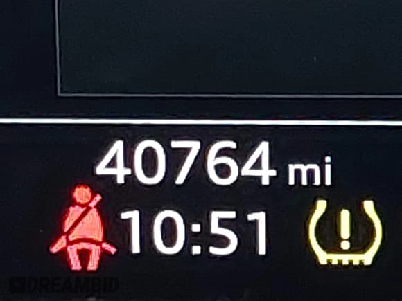 ✅ 2019 Audi e-tron Prestige • VIN: WA1VAAGE4KB006007 • Lot: 43886443. Wystawiony na IAAI z przebiegiem 40 764 mil. Bezpłatny archiwum sprzedaży aukcyjnych z USA i szczegółowy raport historii pojazdu na DreamBid. Zdjęcie 16.