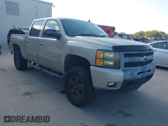 ✅ 2009 Chevrolet Silverado 1500 LT • VIN: 3GCEC230X9G137525 • Лот: 42872434. Опубликован ранее на IAAI с пробегом 193 959 миль. Бесплатный доступ к архиву аукционных продаж из США и подробный отчёт об истории автомобиля на DreamBid. Изображение 1.