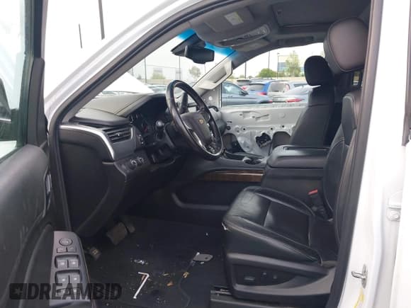 ✅ 2019 Chevrolet Tahoe LT • VIN: 1GNSKBKC5KR273544 • Lot: 42085800. Wystawiony na IAAI z przebiegiem 99 537 mil. Bezpłatny archiwum sprzedaży aukcyjnych z USA i szczegółowy raport historii pojazdu na DreamBid. Zdjęcie 5.