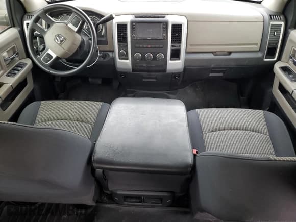 ✅ 2009 Dodge 1500 Laramie • VIN: 1D3HV13T49J513735 • Lot: 83068954. Wystawiony na Copart z przebiegiem 77 081 mil. Bezpłatny archiwum sprzedaży aukcyjnych z USA i szczegółowy raport historii pojazdu na DreamBid. Zdjęcie 8.