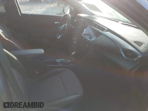 ✅ 2022 Buick Encore GX Select • VIN: KL4MMDSL0NB095640 • Lot: 43285639. Listed on IAAI with 31,391 mi. Free auction sales archive from the USA and detailed vehicle history report at DreamBid. Image 5.