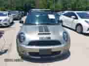 2009 MINI Hardtop S с VIN WMWMF73529TX40576, выставлен на аукционе IAAI как лот 42462085 с пробегом 77 936 миль миль и . История ставок и продаж доступна на DreamBid. Изображение 6.