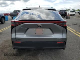 ✅ 2023 Toyota bZ4X XLE • VIN: JTMABACA6PA017284 • Lot: 63985414. Wystawiony na Copart z przebiegiem 13 407 mil. Bezpłatny archiwum sprzedaży aukcyjnych z USA i szczegółowy raport historii pojazdu na DreamBid. Zdjęcie 6.