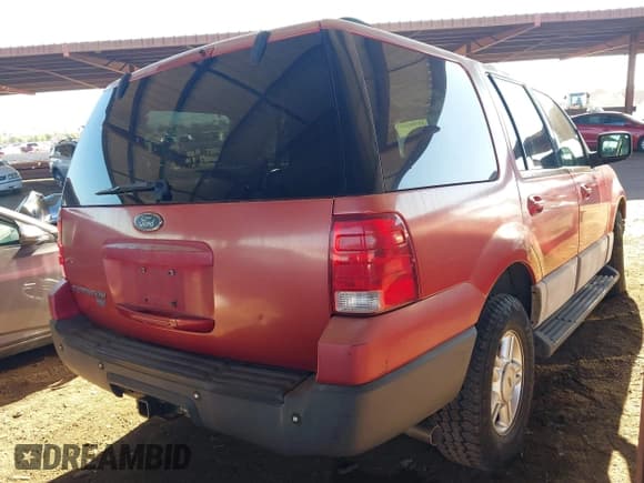 ✅ 2003 Ford Expedition Special Service • VIN: 1FMPU15L83LC15202 • Lot: 43786224. Wystawiony na IAAI z przebiegiem 195 417 mil. Bezpłatny archiwum sprzedaży aukcyjnych z USA i szczegółowy raport historii pojazdu na DreamBid. Zdjęcie 4.