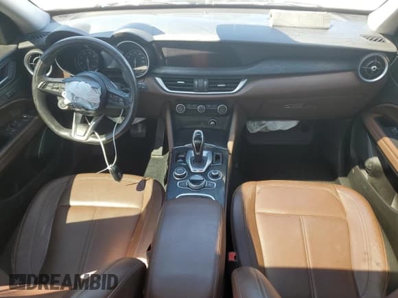 ✅ 2020 Alfa Romeo Stelvio • VIN: ZASPAJAN7L7C92406 • Lot: 48325595. Wystawiony na Copart z przebiegiem 56 078 mil. Bezpłatny archiwum sprzedaży aukcyjnych z USA i szczegółowy raport historii pojazdu na DreamBid. Zdjęcie 8.
