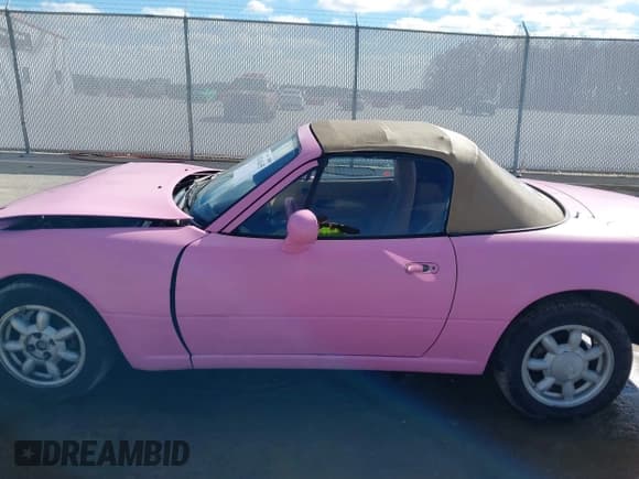 ✅ 1993 Mazda MX-5 Miata • VIN: JM1NA3519P1418681 • Lot: 41741615. Wystawiony na IAAI z przebiegiem 115 379 mil. Bezpłatny archiwum sprzedaży aukcyjnych z USA i szczegółowy raport historii pojazdu na DreamBid. Zdjęcie 14.