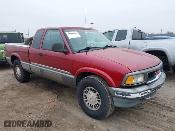 ✅ 1997 GMC Sonoma • VIN: 1GTCT19W9V8510454 • Lot: 41604622. Listed on IAAI with 204,855 mi. Free auction sales archive from the USA and detailed vehicle history report at DreamBid. Image 1.