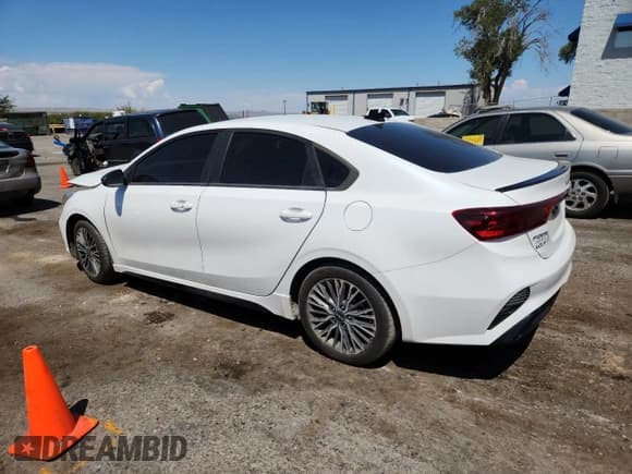 ✅ 2022 Kia Forte GT-Line • VIN: 3KPF54AD0NE445583 • Lot: 70681685. Wystawiony na Copart z przebiegiem 37 429 mil. Bezpłatny archiwum sprzedaży aukcyjnych z USA i szczegółowy raport historii pojazdu na DreamBid. Zdjęcie 2.