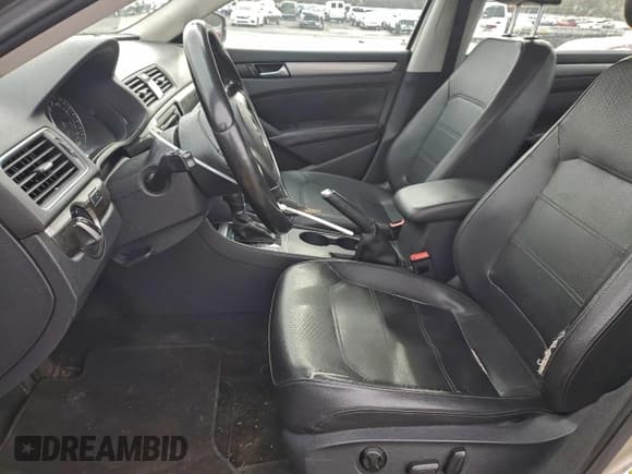 ✅ 2015 Volkswagen Passat S • VIN: 1VWAT7A38FC029134 • Lot: 95880085. Listed on Copart with 202,779 mi. Free auction sales archive from the USA and detailed vehicle history report at DreamBid. Image 7.