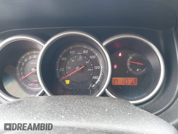 ✅ 2010 Nissan Versa SL • VIN: 3N1BC1CP1AL377393 • Lot: 43612914. Wystawiony na IAAI z przebiegiem 135 438 mil. Bezpłatny archiwum sprzedaży aukcyjnych z USA i szczegółowy raport historii pojazdu na DreamBid. Zdjęcie 7.