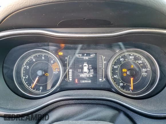 ✅ 2019 Jeep Cherokee Latitude • VIN: 1C4PJLCB2KD348260 • Lot: 90700975. Wystawiony na Copart z przebiegiem 118 193 mil. Bezpłatny archiwum sprzedaży aukcyjnych z USA i szczegółowy raport historii pojazdu na DreamBid. Zdjęcie 9.