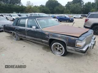 ✅ 1990 Cadillac Brougham • VIN: 1G6DW5472LR719564 • Lot: 71634744. Wystawiony na Copart z przebiegiem Nie podano. Bezpłatny archiwum sprzedaży aukcyjnych z USA i szczegółowy raport historii pojazdu na DreamBid. Zdjęcie 4.