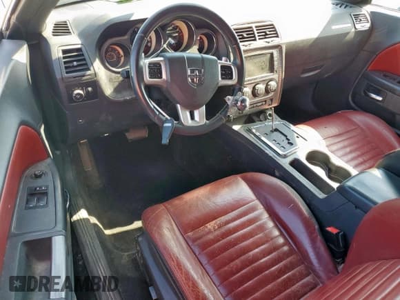 ✅ 2013 Dodge Challenger R/T Classic • VIN: 2C3CDYBT4DH685861 • Lot: 67073485. Wystawiony na Copart z przebiegiem 119 710 mil. Bezpłatny archiwum sprzedaży aukcyjnych z USA i szczegółowy raport historii pojazdu na DreamBid. Zdjęcie 8.