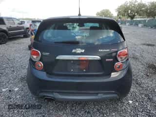 2013 Chevrolet Sonic RS z VIN 1G1JG6SB5D4156303, wystawiony jako Copart lot #66379184 z przebiegiem 193 883 mil mil oraz Czysty tytuł • Clean title. Historia ofert i sprzedaży dostępna na DreamBid. Obrazek 6.