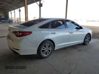 2017 Hyundai Sonata SE z VIN 5NPE24AF6HH528327, wystawiony jako Copart lot #89704495 z przebiegiem 152 705 mil mil oraz Szkoda całkowita • Salvage title. Historia ofert i sprzedaży dostępna na DreamBid. Obrazek 3.