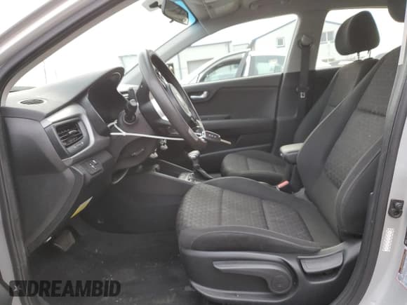 ✅ 2020 Kia Rio S • VIN: 3KPA25AD0LE306463 • Lot: 90092355. Wystawiony na Copart z przebiegiem 140 513 mil. Bezpłatny archiwum sprzedaży aukcyjnych z USA i szczegółowy raport historii pojazdu na DreamBid. Zdjęcie 7.