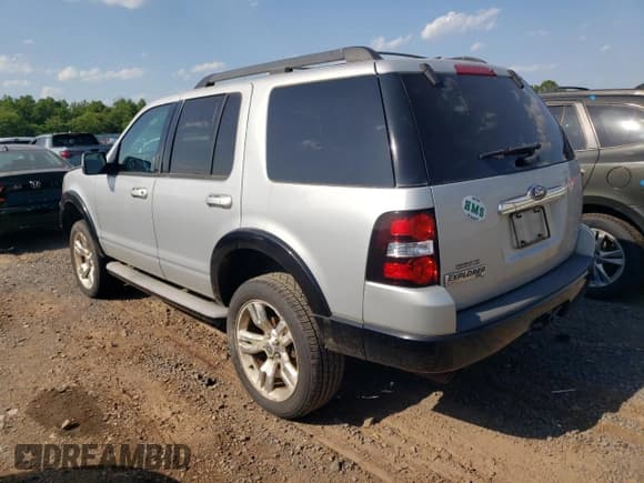 ✅ 2010 Ford Explorer XLT • VIN: 1FMEU8DEXAUA85482 • Lot: 62175595. Listed on Copart with 155,833 mi. Free auction sales archive from the USA and detailed vehicle history report at DreamBid. Image 2.