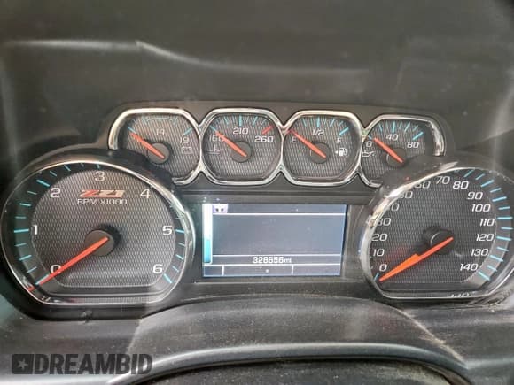 ✅ 2015 Chevrolet Silverado 2500HD LTZ • VIN: 1GC1KWEG0FF518140 • Lot: 57902025. Wystawiony na Copart z przebiegiem 328 656 mil. Bezpłatny archiwum sprzedaży aukcyjnych z USA i szczegółowy raport historii pojazdu na DreamBid. Zdjęcie 9.