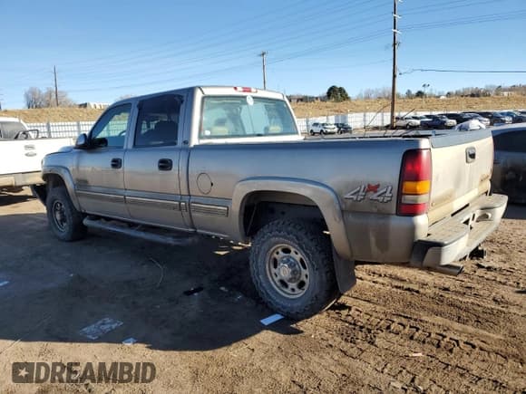 ✅ 2001 Chevrolet Silverado 2500HD LS • VIN: 1GCHK23UX1F192551 • Lot: 83001994. Wystawiony na Copart z przebiegiem 241 641 mil. Bezpłatny archiwum sprzedaży aukcyjnych z USA i szczegółowy raport historii pojazdu na DreamBid. Zdjęcie 2.