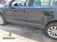 ✅ 2018 Volkswagen Tiguan • VIN: WVGBV7AX1JK001920 • Lot: 42690498. Wystawiony na IAAI z przebiegiem 116 020 mil. Bezpłatny archiwum sprzedaży aukcyjnych z USA i szczegółowy raport historii pojazdu na DreamBid. Zdjęcie 6.