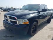 ✅ 2009 Dodge 1500 ST • VIN: 1D3HB18K89S705209 • Lot: 42631184. Wystawiony na IAAI z przebiegiem 163 572 mil. Bezpłatny archiwum sprzedaży aukcyjnych z USA i szczegółowy raport historii pojazdu na DreamBid. Zdjęcie 2.