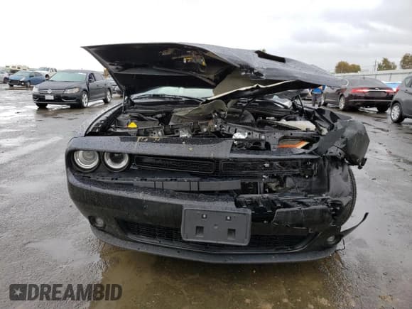 ✅ 2022 Dodge Challenger SXT • VIN: 2C3CDZAG8NH182166 • Lot: 37033443. Wystawiony na Copart z przebiegiem 5 301 mil. Bezpłatny archiwum sprzedaży aukcyjnych z USA i szczegółowy raport historii pojazdu na DreamBid. Zdjęcie 5.