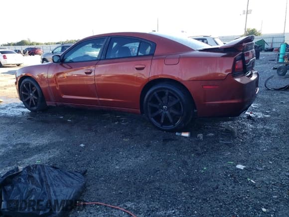 ✅ 2013 Dodge Charger SXT Plus • VIN: 2C3CDXHG8DH558468 • Lot: 87090585. Wystawiony na Copart z przebiegiem 299 009 mil. Bezpłatny archiwum sprzedaży aukcyjnych z USA i szczegółowy raport historii pojazdu na DreamBid. Zdjęcie 2.