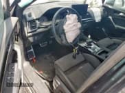 ✅ 2022 Audi SQ5 Premium • VIN: WA1A4AFY2N2103115 • Lot: 68171305. Wystawiony na Copart z przebiegiem Nie podano. Bezpłatny archiwum sprzedaży aukcyjnych z USA i szczegółowy raport historii pojazdu na DreamBid. Zdjęcie 8.